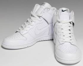 ナイキ ダンクハイ　NIKE DUNK HI　白