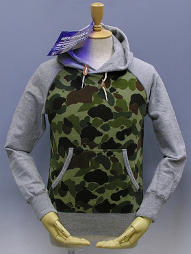 ジュンヤワタナベ カモ柄スウェットパーカー