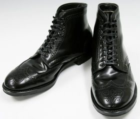 オールデン(ALDEN)×BLUEBLUE ウイングチップコードバンブーツ